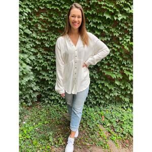 Free people white guazy beachy oversized long sleeve button up w/ pockets Small